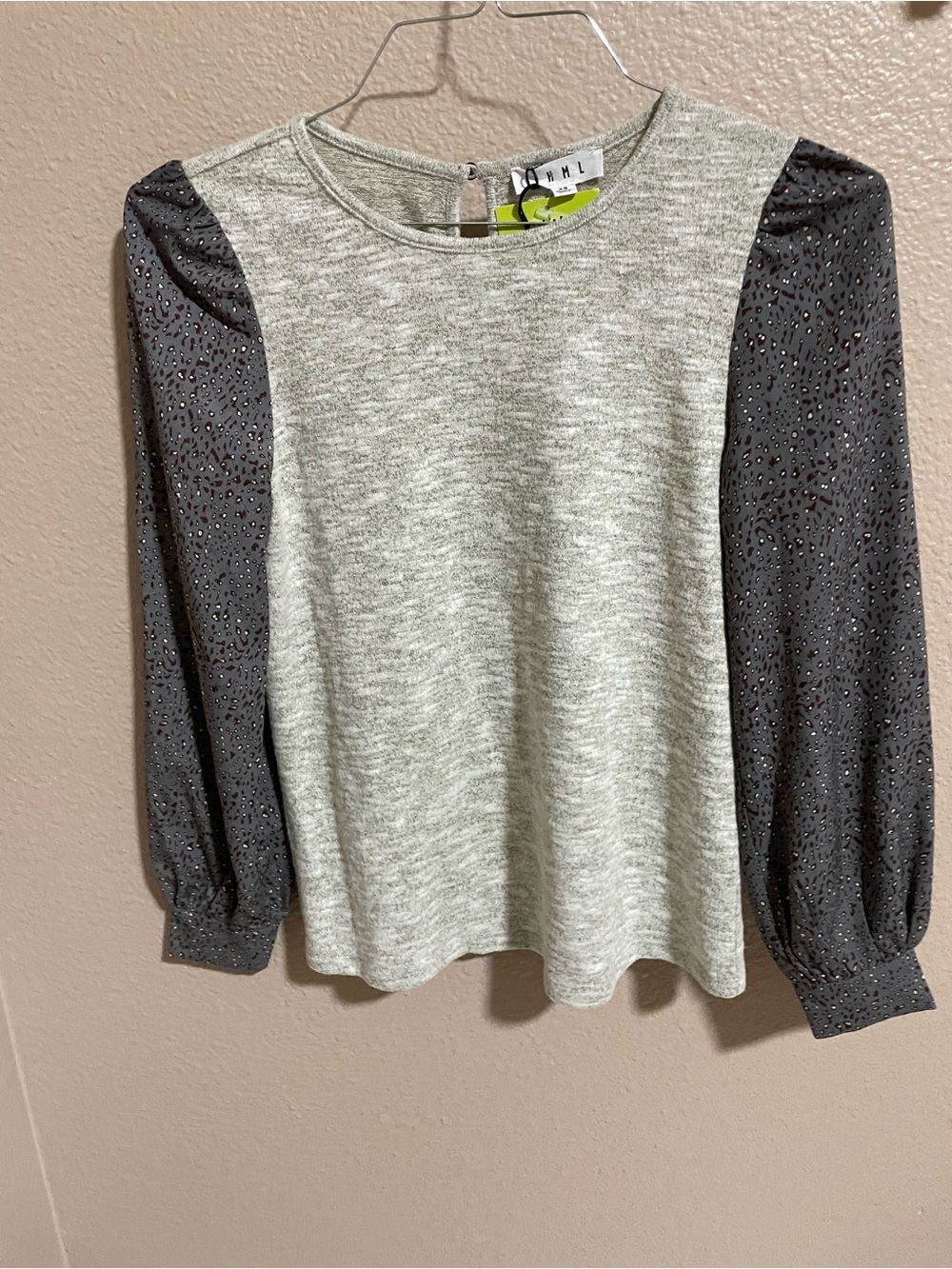 THML Heather Gray Top with Charcoal Printed Puff Sleeves NWT